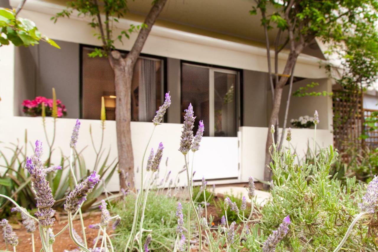 Sweet Suite Flora In Vouliagmeni Athens Exterior photo